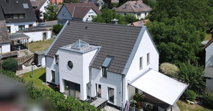 Exklusives Einfamilienhaus in direkter Feldrandlage, 31832 Springe, Einfamilienhaus